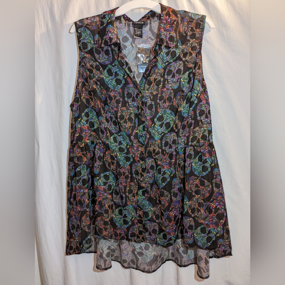 Skull Print Sheer Top Size 1 NWT fr Torrid
